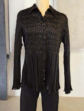 🖤 Komarov Black Crinkle Pleated Button Front Blouse Size Medium 🖤